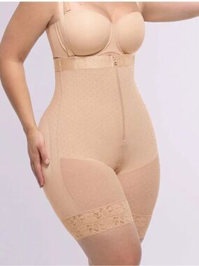 NWOT AirSlim® High-Waisted Polka Dot Short  Shapewear booty lifting tummy contro